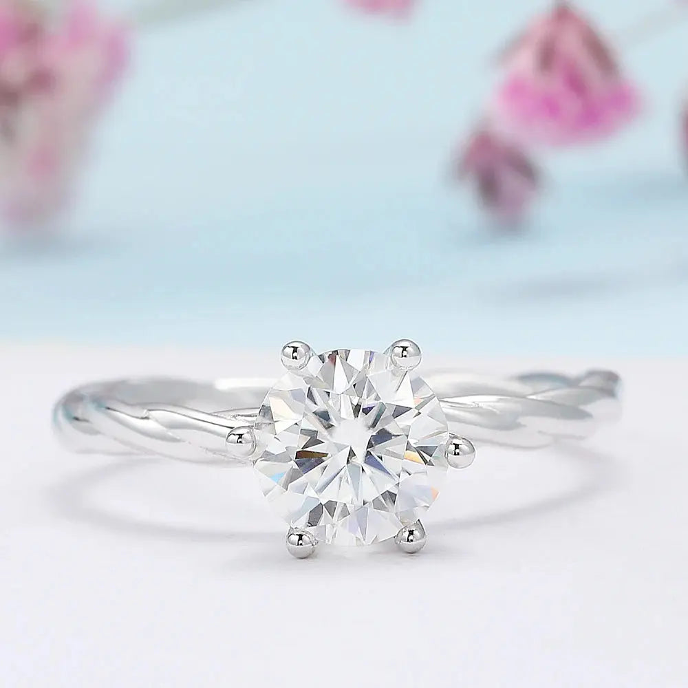 PLATINUM PLATED SILVER MOISSANITE SOLITAIRE ENGAGEMENT RING 1CT Moissanite Engagement Rings & Jewelry | Luxus Moissanite